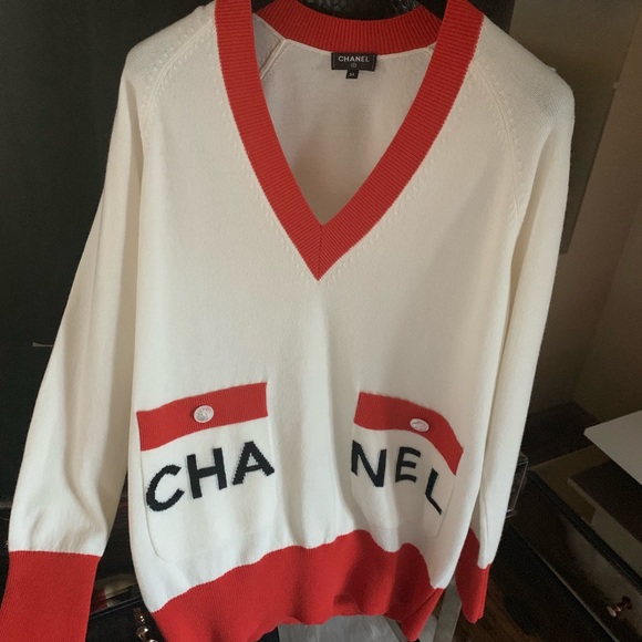 Chanel 2019 red and white sweater w Logo - Picture 2 of 7